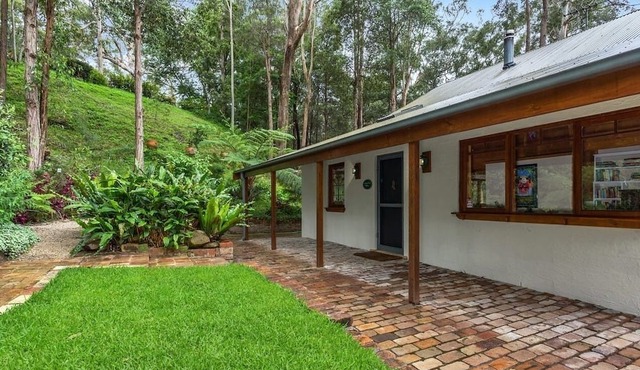 Cozy Cottage on an acreage bush setting closer to amenities. in Dural