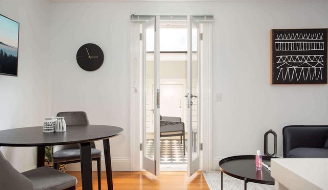 Stunning Studio with Alfresco Terrace near Trains