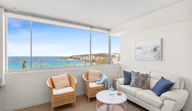 Wake Up to the Ocean: 1-Bed with Pool & Views