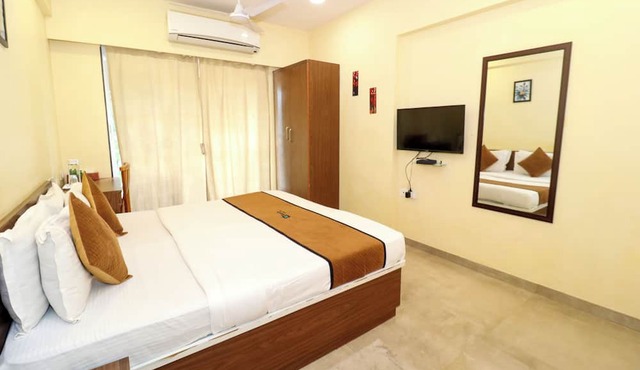 Pinaki Comfort Stay, Vile Parle - Near Airport