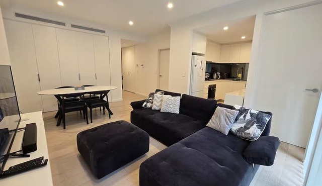 Spacious Modern Apartment with Private Garden