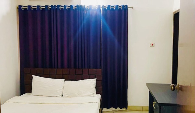 Spacious 4-bedroom apartment in lovely Dhaka Gulshan with AC, WiFi