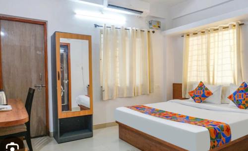 Hotel shailesh golden Temple with lift