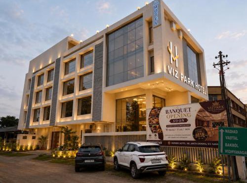 Viz Park Hotel - Business Hotel & Banquet, GIDC Anand