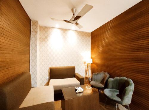HOTEL THE EMBLEM - A Premium Hotel In Heart of City By Crown Group