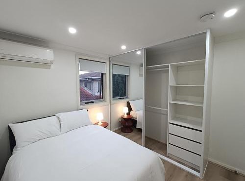 Peaceful Queen Room with AC & Heating - NM6