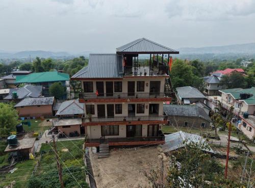 Sukoon Inn by Bharmouri Home Stay