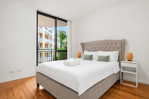 2 Bedroom Apartment Pyrmont with Balcony in Sydney