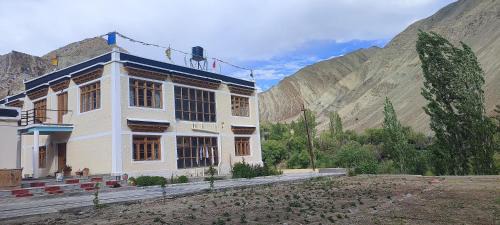 Skarat Home Stay