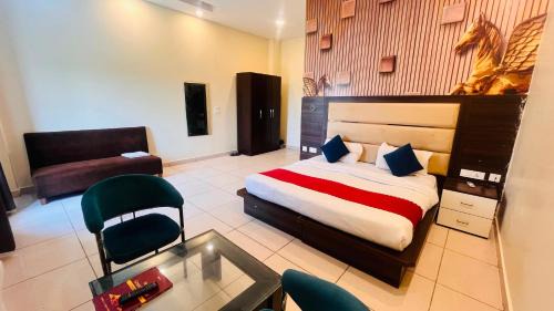 Crystal Park Hotel