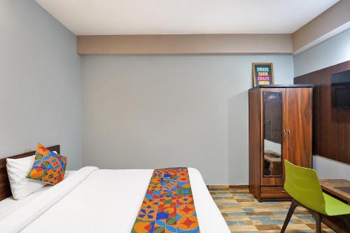 FabHotel Pillow & Pesto