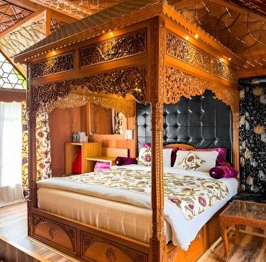 Dilnaaz Group Of Houseboats