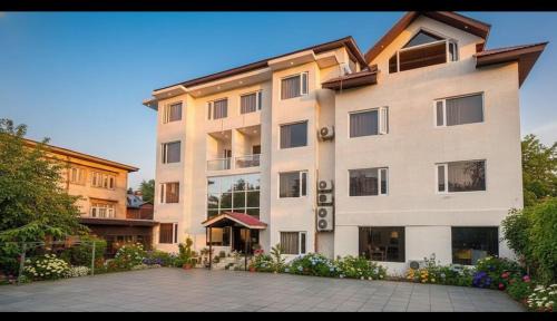Hotel golden bees gym & spa