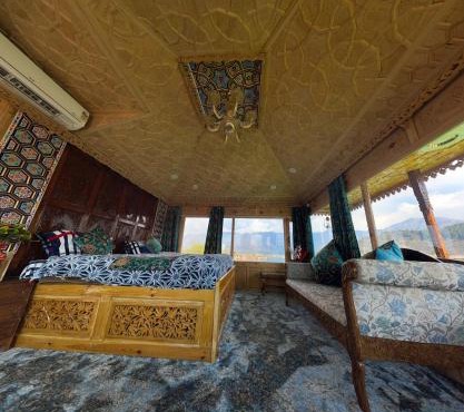 Premium group of houseboats