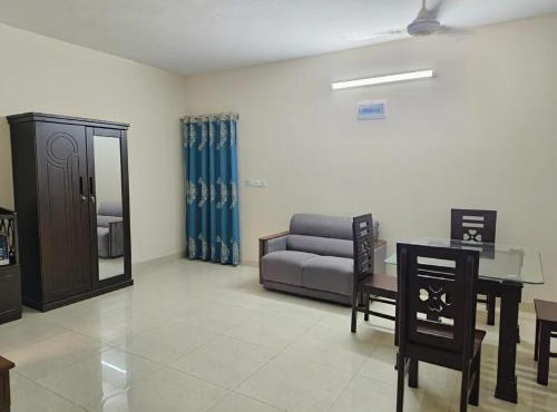 Couple Friendly Apartment in Hajicamp Near Airport