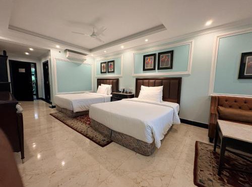 MAYFAIR Lake Resort