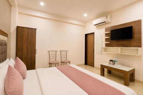 Hotel Gold Ston Near Yashoda Hospital & Vaishali Metro