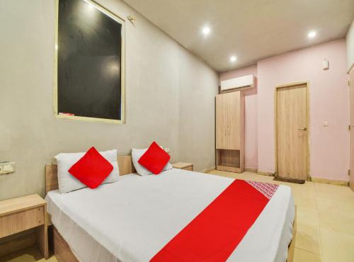 Super Hotel O D Plaza Near by Pitampura Metro Station