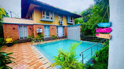 Raichak private aqua villa by maxcy