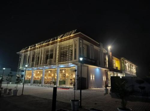 Vani Hotel Golden Petals