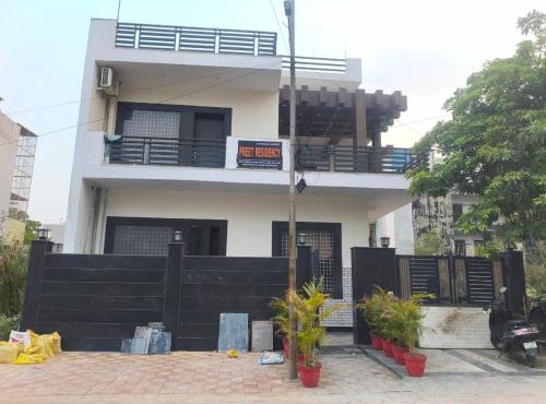 PLAY HOTEL PREET RESIDENCY couple friendly