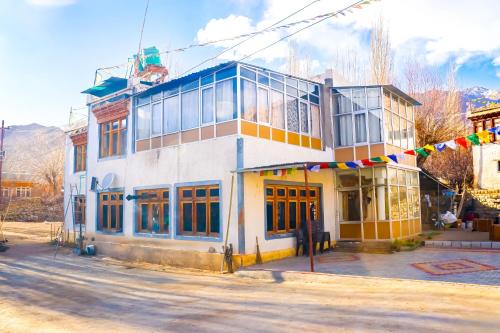 Seeru Residence Hemishukpachan