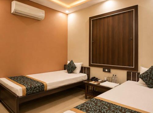 Hotel Shakuntla Palace - 400 Meters away from Vishnu Pad Temple 7 mins walk