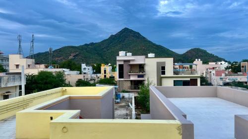 JM Arunachala Stays