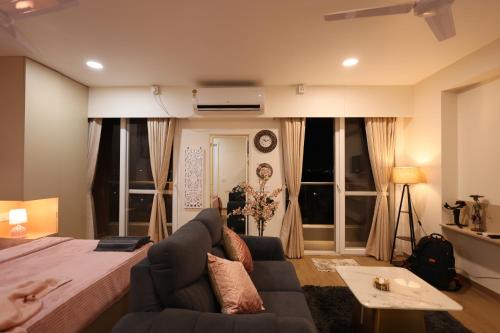 BlancHaus Stays - Premium Luxury I Viman Nagar I Near Pune Airport I Skyline View