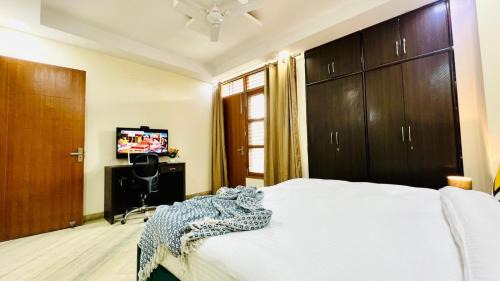 BluO Modern 3BHK Rohini -Balcony, Lift , Parking