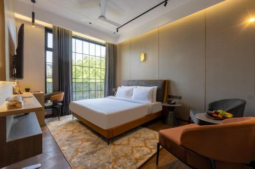 Saltstayz Premier - Noida, Near Sector 18 Metro station
