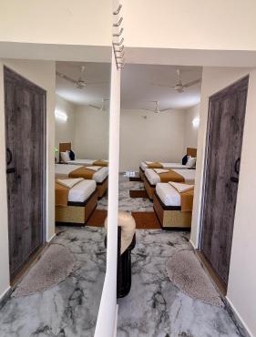 DSS HOME STAY Just 500 Meter Girivalam Road