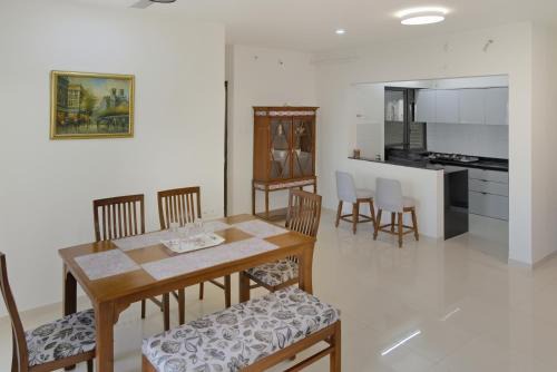 4BHK flat 5 min drive from Oxford Golf Resort Pune