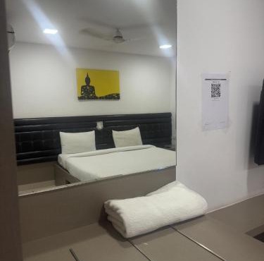 La Riviera Suites