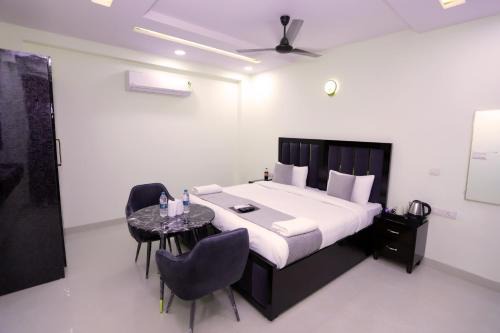 THE ROYAL VILLA - Noida Sector 70