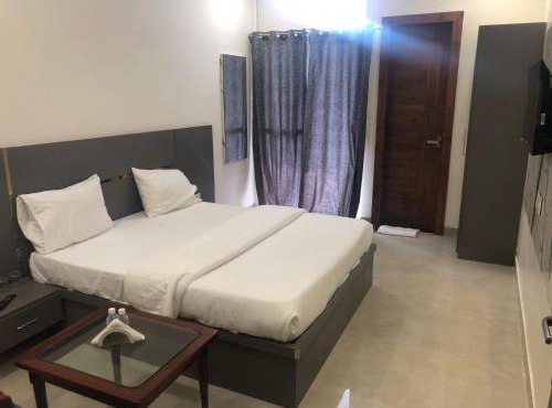 C T Heights Inn